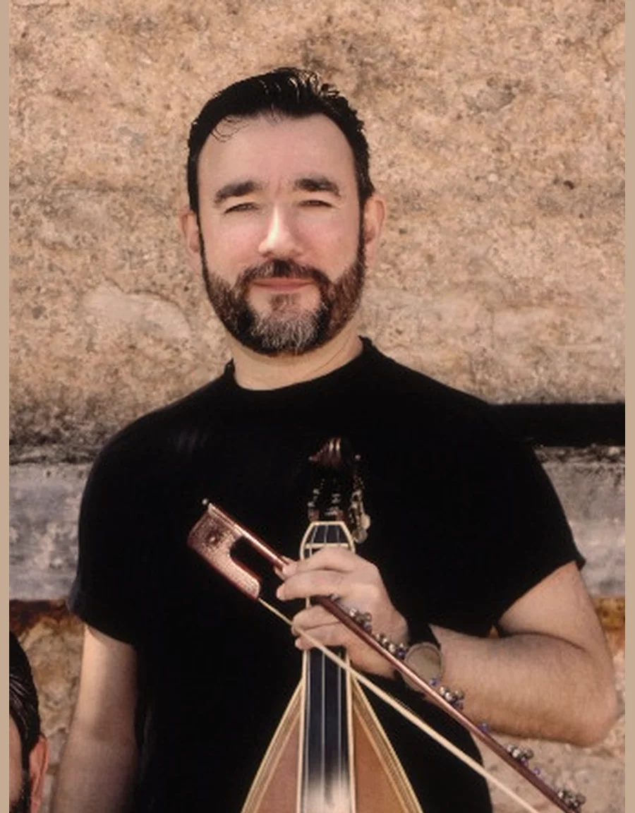 Manolis Molybakis (Molybis), Cretan lyra